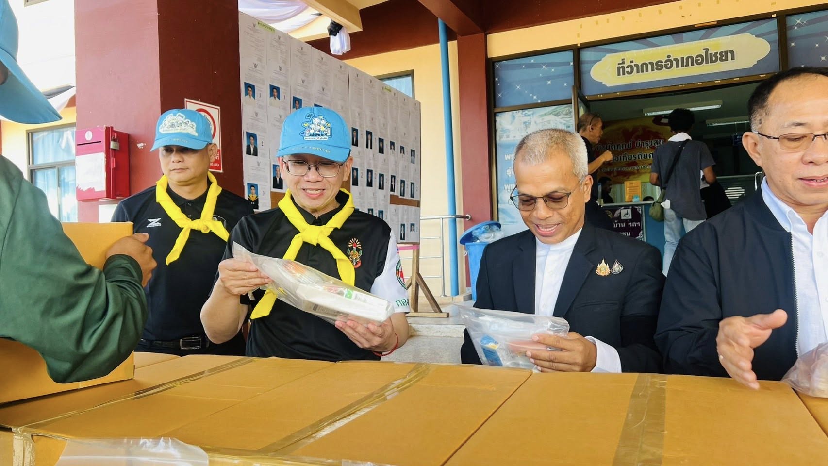 ลงพื้นที่เชิญยาพระราชทานส่งมอบ ให้อำเภอไชยา